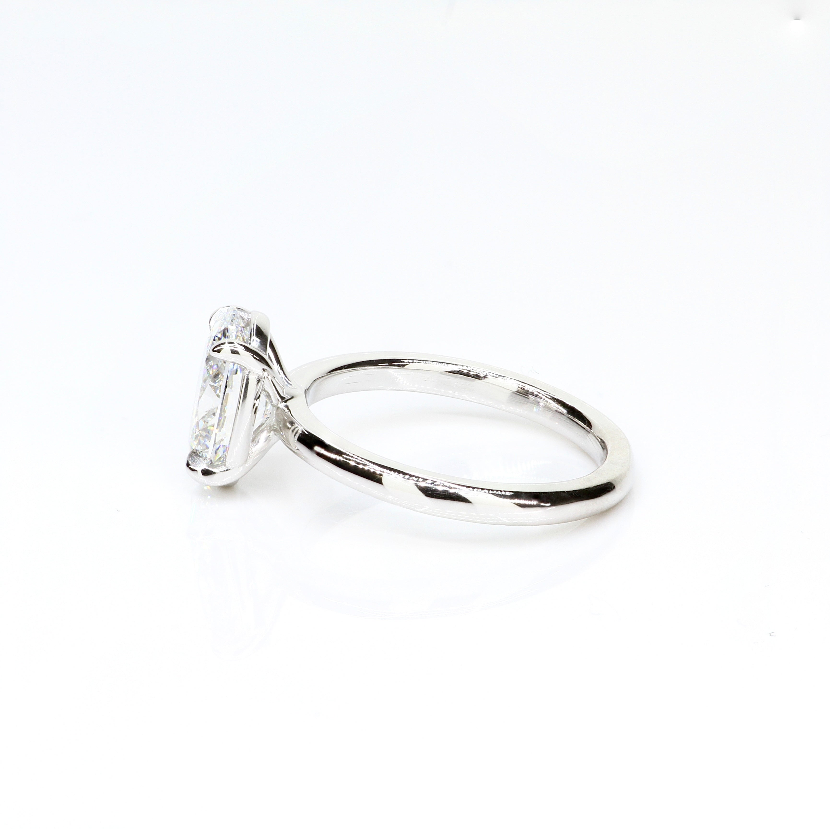 Heritage Classic Oval Cut Solitaire